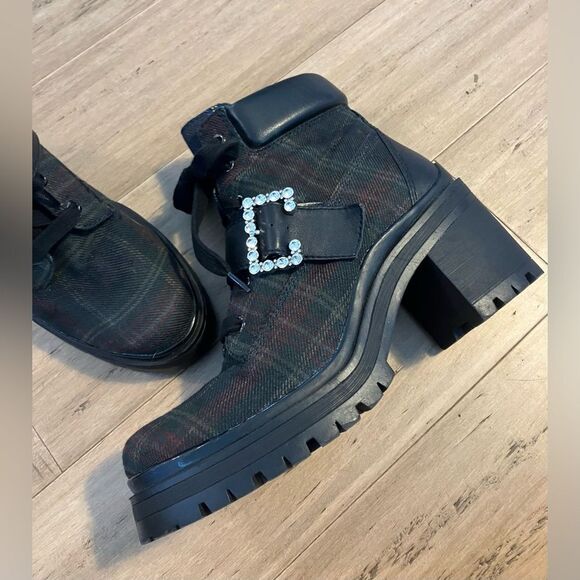 Gianni Bini plaid fabric/leather upper platform side zip women’s boots 9M - Picture 3 of 8